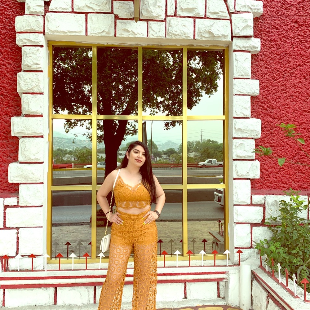 Beautiful 2 piece perfect for summer!